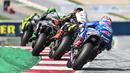 Para pembalap saat beraksi pada MotoGP Austria di Sirkuit Red Bull Ring, Minggu (16/8/2020). Dovizioso finis pertama dengan catatan waktu 28 menit 20,853 detik. (AFP/Joe Klamar)