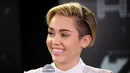 (Tindakan Miley Cyrus tersebut tentu saja membuat para penggemar dan netizen terkejut. BRAD BARKET  GETTY IMAGES NORTH AMERICA  AFP)
