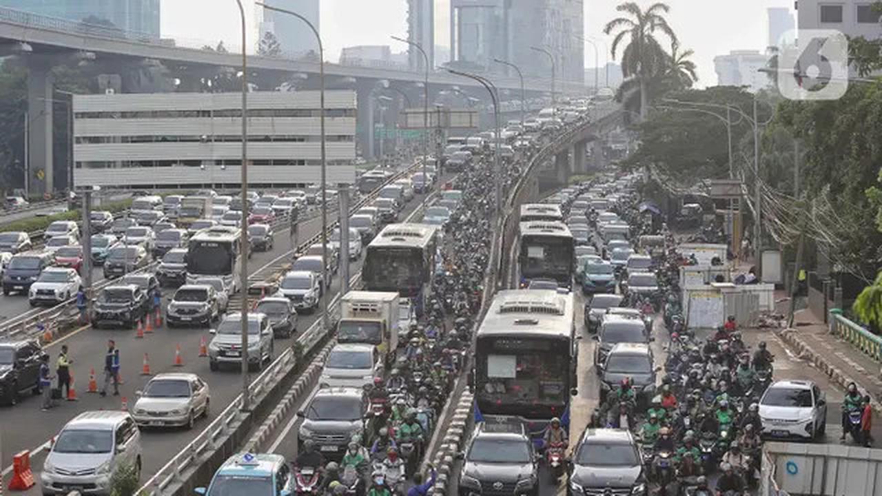 FOTO: Emisi Kendaraan Bermotor Jadi Penyumbang Terbesar Polusi Udara di Jakarta