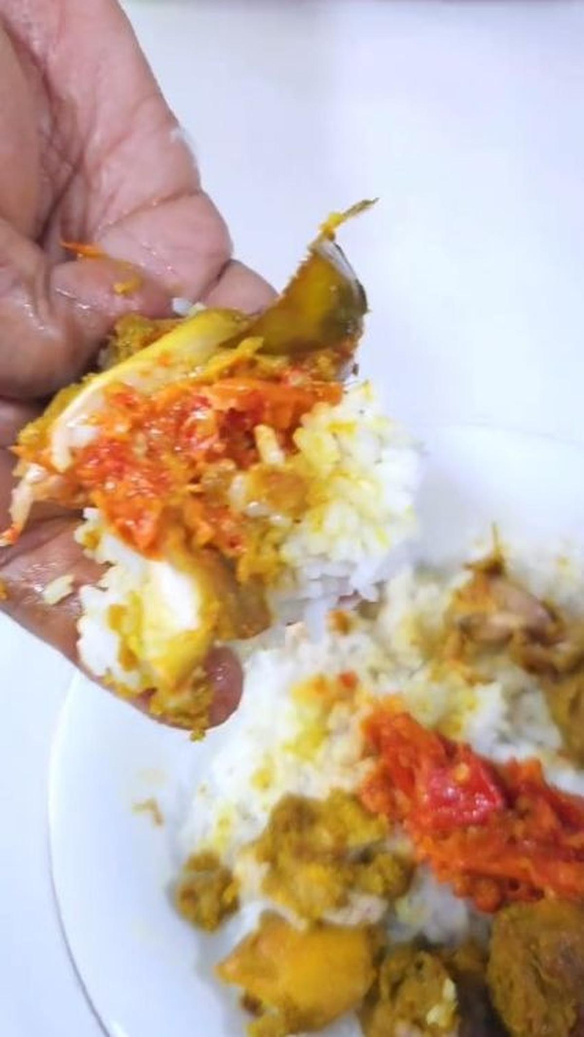 Ayam Goreng Kuning Siap untuk Disantap
