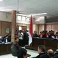 Senyum Ahok Awali Persidangan