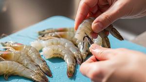 Tanpa Jeruk Nipis, Begini Cara Hilangkan Bau Amis Udang untuk Goreng, Rebus, dan Panggang