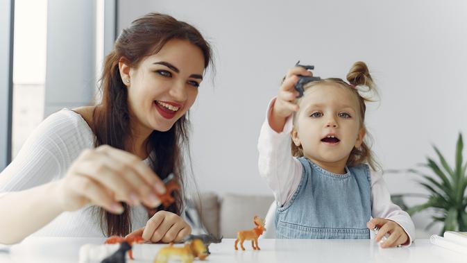 Beri proteksi pada anak. Ilustrasi Anak dan Orangtua Credit: pexels.com/Gustavo
