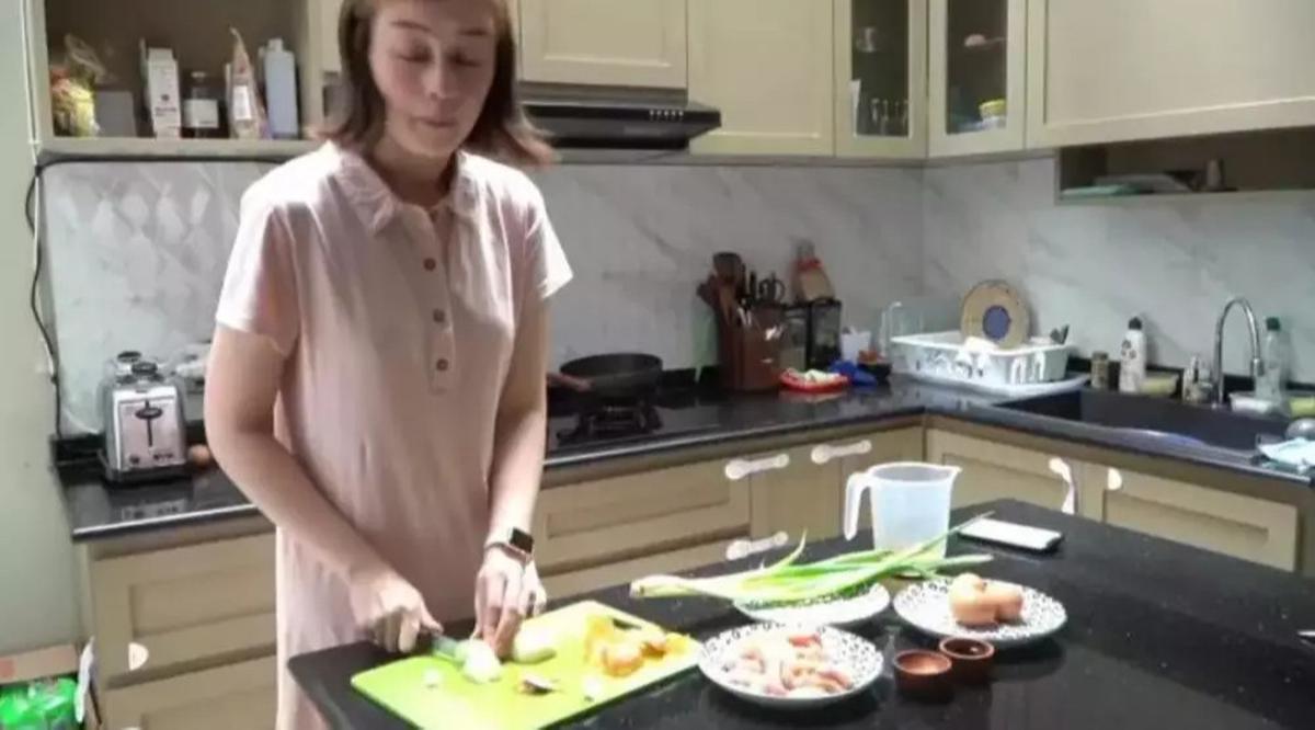 Dikabarkan Dekat dengan Baim Wong, Intip Potret Dapur di Rumah Kimberly Ryder Elegan Bikin Betah Masak