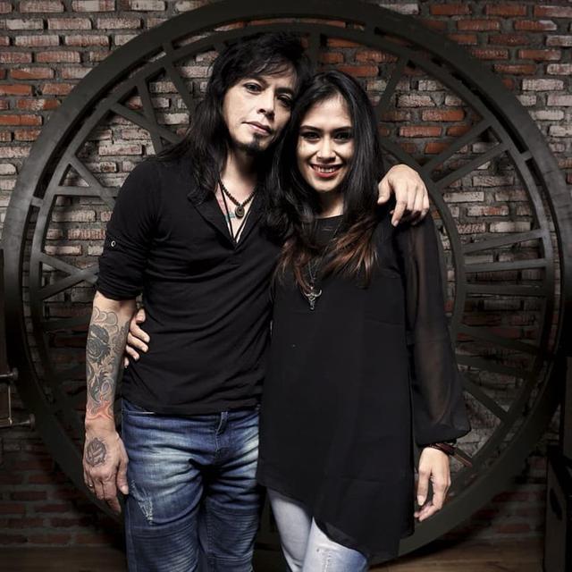 Beda Usia 16 Tahun, Ini 6 Potret Ovy /Rif dan Istri