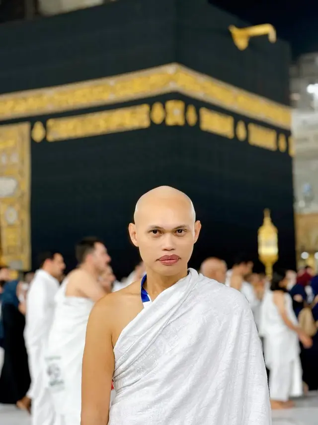 Artis Umroh Saat Tahun Baru