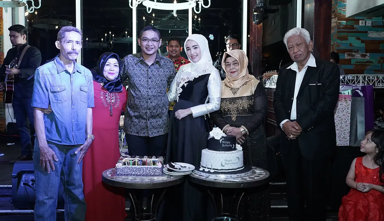 Salah satu kesibukannya Pasha sebagai Wakil Walikota Palu menjadi salah satu alasannya menyatukan acara tersebut. (Instagram/adeliapasha)