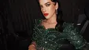 Lengkapi tampilan elegannya, Tasya jinjing tas Bvlgari Serpenti Forever Mini Top Handle full kristal. Tas ini dibanderol dengan harga Rp95 jutaan [@tasyafarasya]