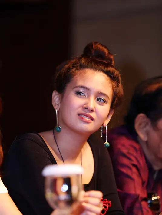 "Kardinah dan Rukmini itu dua orang yang membantu Kartini untuk mewujudkan cita-citanya. Cita-cita kartini itu tidak akan terwujud kalau tidak ada bantuan dari mereka," ucap Ayushita. (Nurwahyunan/Bintang.com)