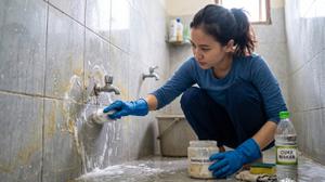 Cara Membersihkan Kerak Kamar Mandi dengan Bahan Dapur, Ampuh dan Hemat Biaya