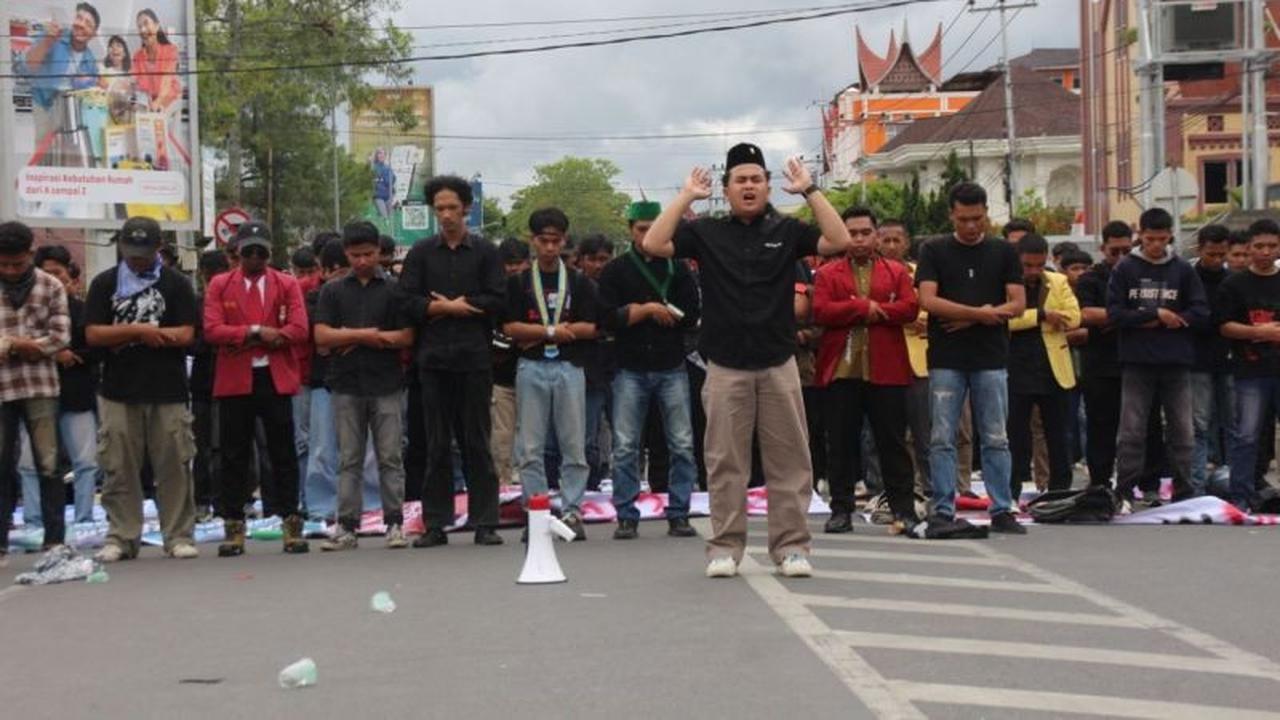Fakta Unik Unjuk Rasa Damai Bukittinggi: Pimpinan Daerah Temui Massa, Solidaritas Ojol Berakhir Kondusif