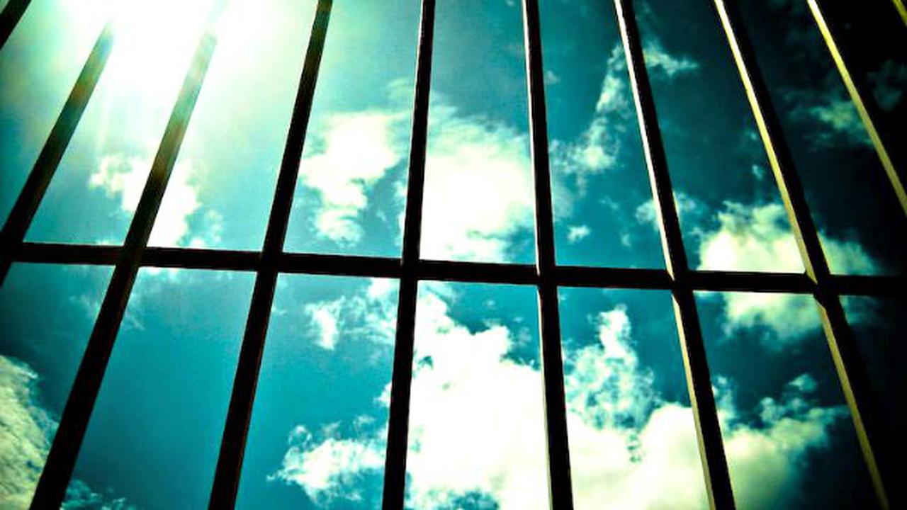 Jomblo dan Kesepian, Pencuri Memilih Dipenjara Saja