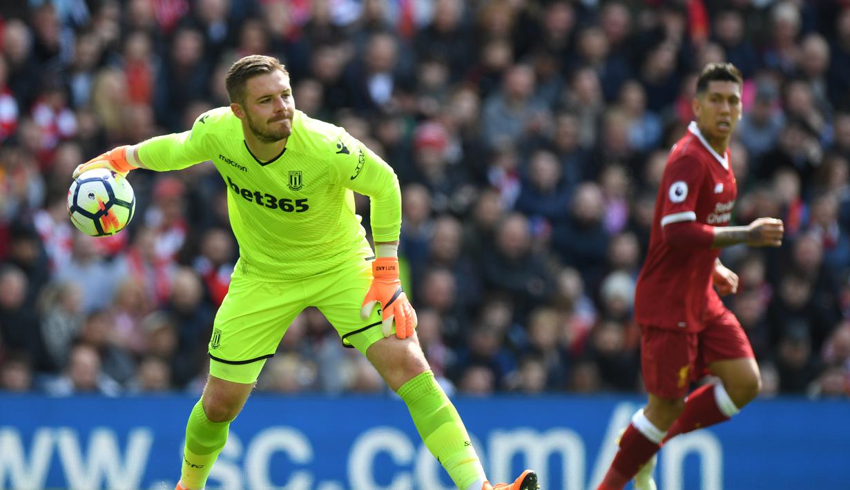 2. Jack Butland - Butland menjadi opsi terbaik jika Arsenal tak punya dana melimpah untuk mendatangkan kiper. Saat ini Butland masih mencari kesempatan untuk kembali tampil di Premier League. (AFP/Paul Ellis)