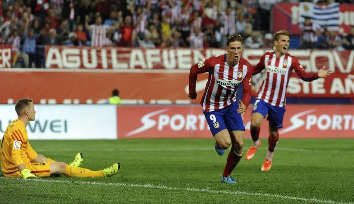 Ekspresi striker Atletico, Fernando Torres, setelah mencetak gol ke gawang Barcelona dalam lanjutan La Liga Spanyol di Stadion Vicente Calderon, Madrid, Spanyol. Sabtu (12/9/2015). (AFP Photo/Curto de'la Torre)