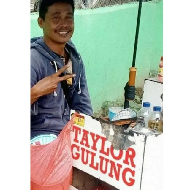 6 Cara Promosi Penjual Telur Gulung Ini Kreatif Sekaligus Kocak