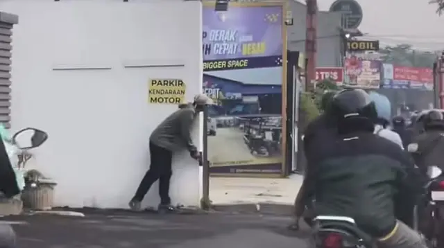 Heboh Pria Mengendap-endap Diduga Bawa Pistol di Tangsel