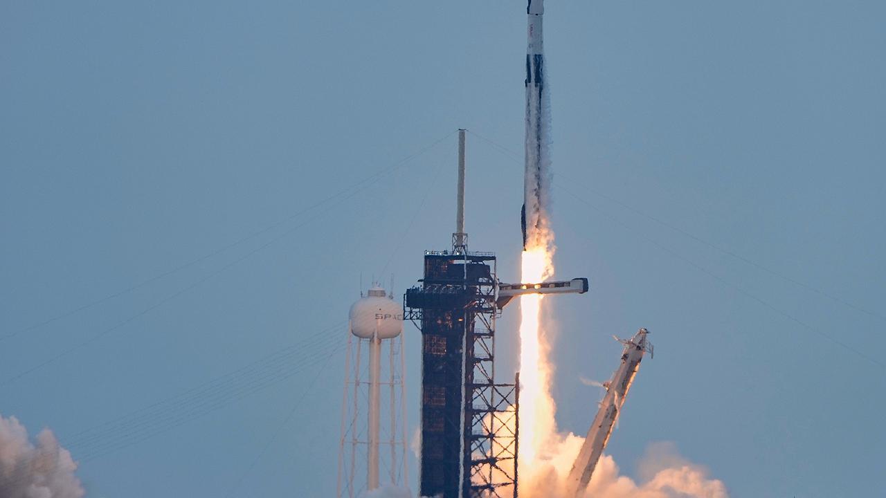 FOTO: Empat Astronaut Diterbangkan NASA dan SpaceX untuk Misi 6 Bulan di Stasiun Luar Angkasa