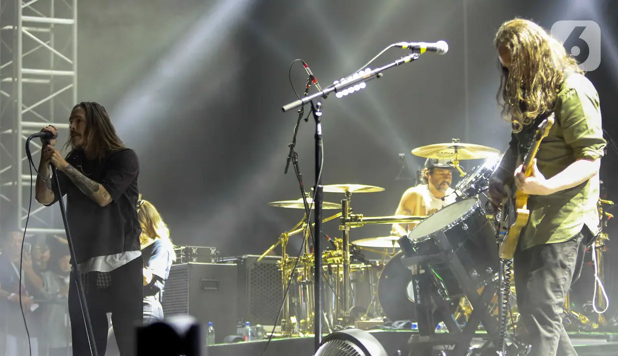Ini merupakan keempat kalinya, grup band yang dimotori Brandon Boyd singgah ke Jakarta. (Liputan6.com/Herman Zakharia)