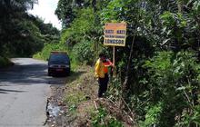 Antisipasi Musim Hujan, BPBD Pasang Rambu Peringatan Longsor di Jalan Lintas Curup-Lubuklinggau