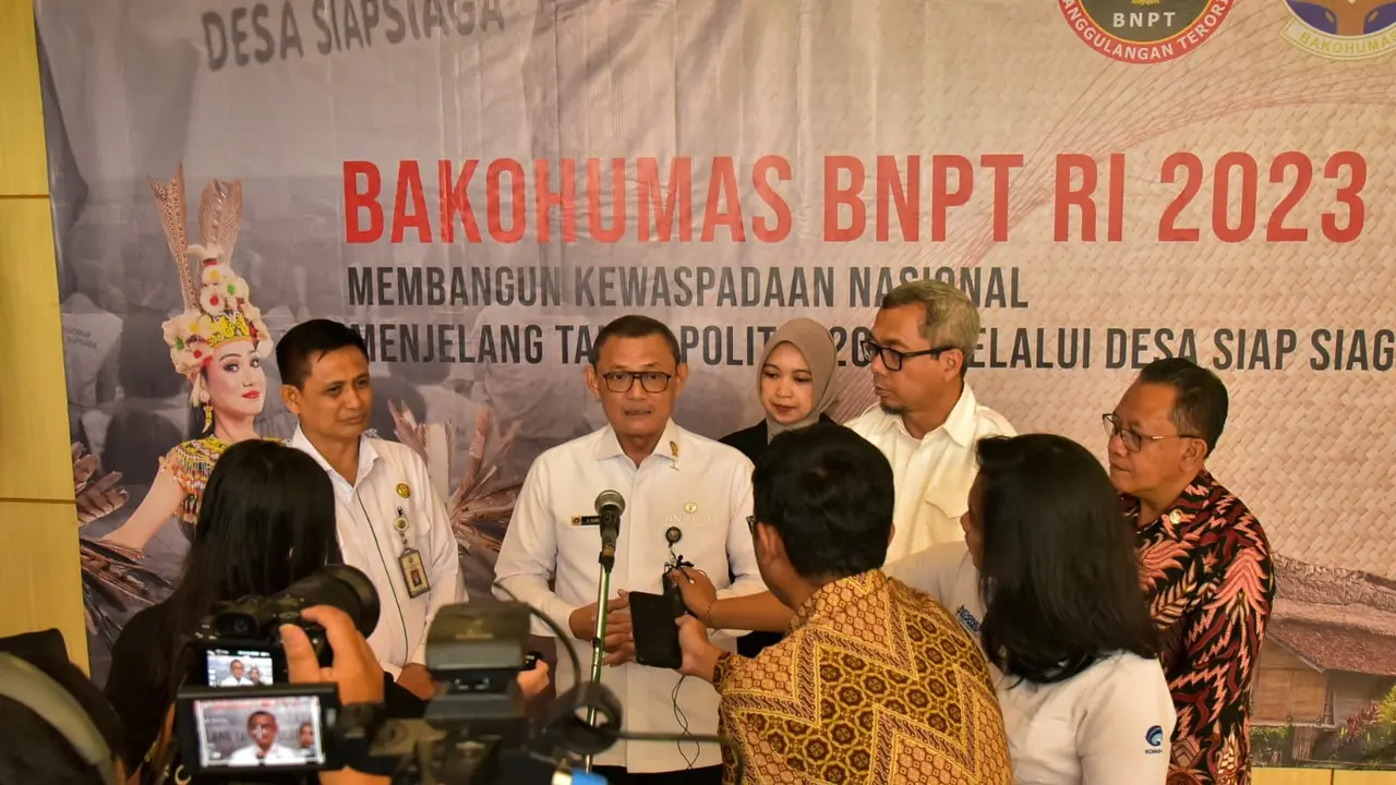 BNPT RI melalui Forum Bakohumas menyebarluaskan informasi dan mengedukasi humas pemerintah dalam membangun kewaspadaan nasional menjelang tahun politik 2024 atau Pemilihan Umum (Pemilu 2024) yang dimulai dari lingkup pemerintah terkecil atau desa.