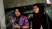 Athiyah yang datang tanpa ditemani Anas Urbaningrum menjadi saksi untuk tersangka Machfud Suroso (Liputan6.com/ Faisal R Syam)