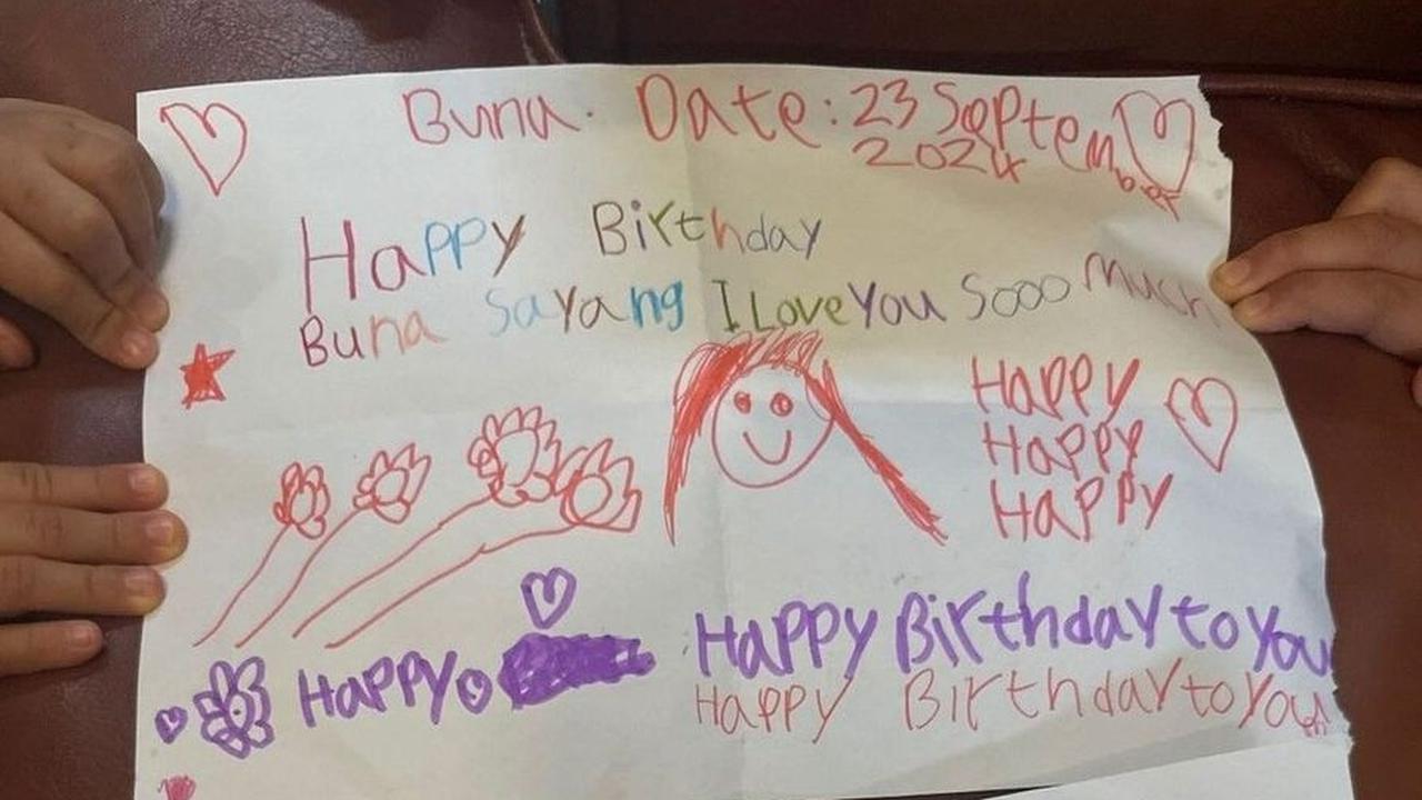 Rachel Vennya merasa terharu dan bahagia di hari ulang tahunnya setelah menerima kado spesial berupa surat cinta dari anak-anaknya.<br><br>
