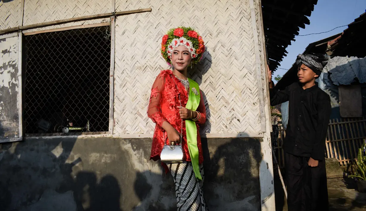 Festival Ngarot menandai dimulainya musim tanam padi. (Timur MATAHARI/AFP)