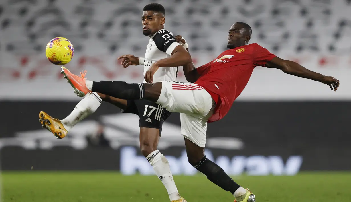 Eric Bailly - Meski tampil buruk dan mengecewakan, Ole Gunnar Solskjaer nyatanya masih mempercayakan Harry Maguire di lini pertahanan MU. Alhasil Eric Bailly pun meradang lantaran jarang diberi kesempatan. (AFP/Adrian Dennis)