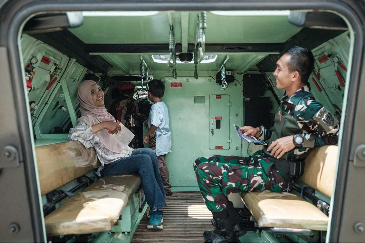FOTO: Warga Serbu Hari Terakhir TNI Fair 2025 di Monas
