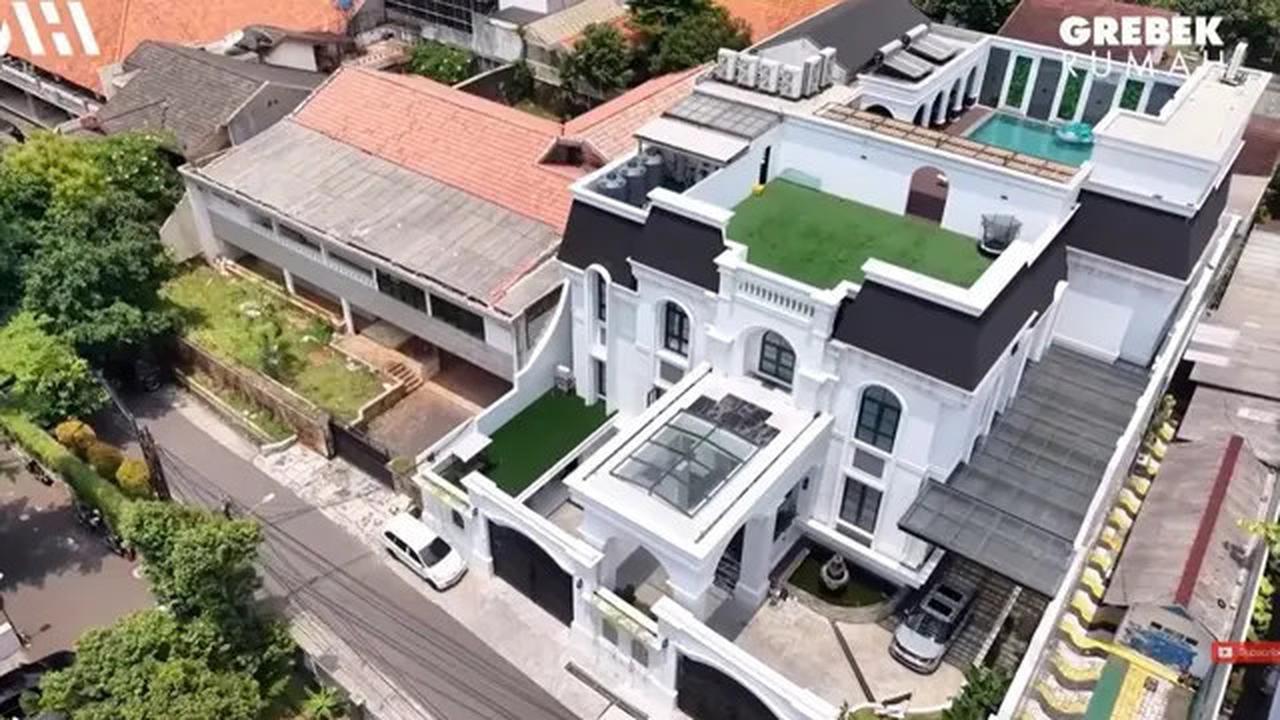 5 Potret Fasad Depan Rumah Sarwendah, Bentuknya seperti Istana Eropa