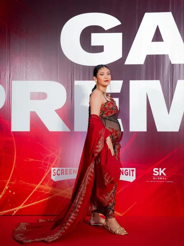 Istri Adipati Dolken Melahirkan