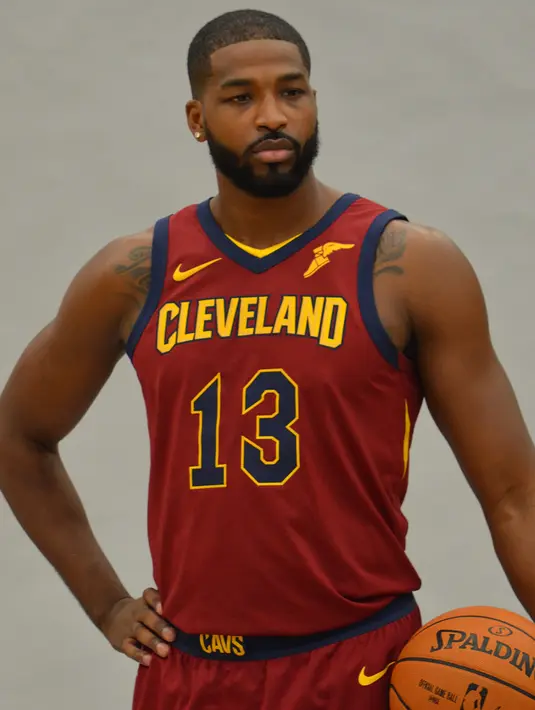 Bukan saja caci maki, kolom komentar Tristan Thompson bahkan dipenuhi dengan emoji ular. (instagram/realtristan13)