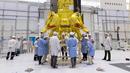 Luna-25 akan diluncurkan dengan pendorong Soyuz-2 Fregat dan menjadi pendarat pertama yang tiba di Kutub Selatan bulan, kata Roscosmos. (Handout/Russian Space Agency Roscosmos/AFP)