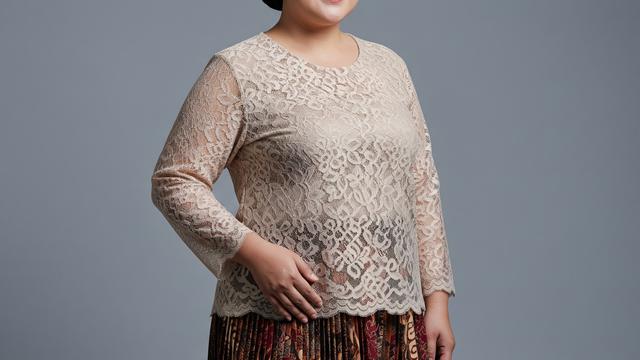 8 Atasan Brokat untuk Bahu Lebar dan Rok Batik untuk Paha Besar, Tampil ...