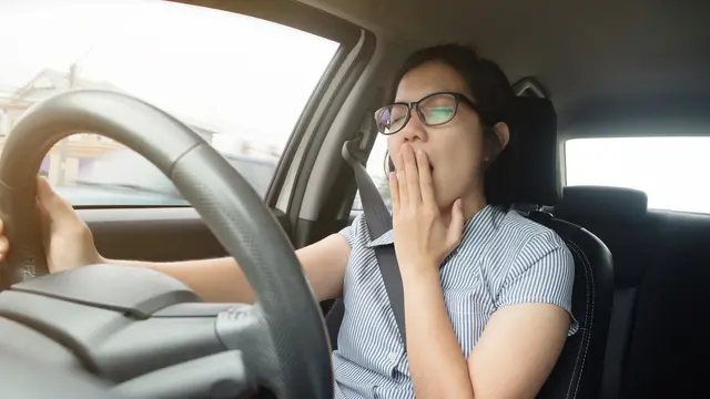 Ilustrasi microsleep saat mengemudi