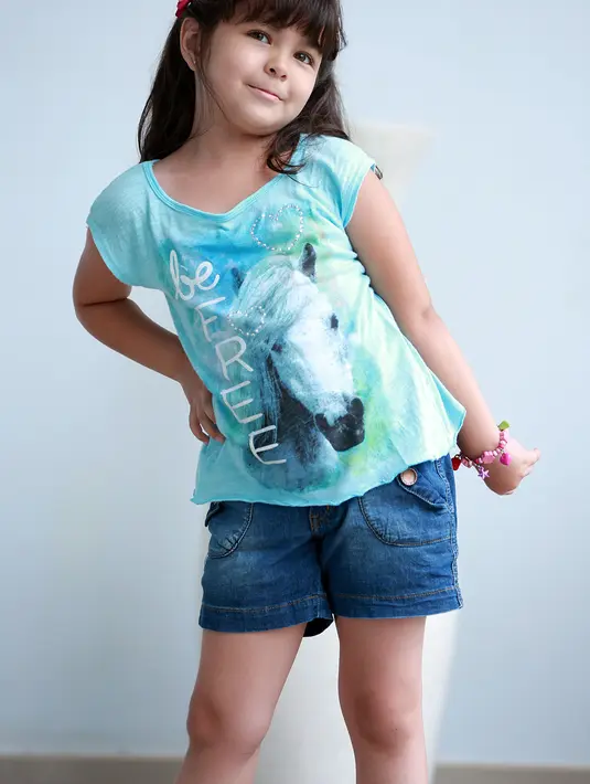 Gadis cilik yang masih duduk di bangku TK ini diharuskan memerankan sosok anak manja dan jahat terutama kepada Elif. Pokoknya Tasya sangat membenci Elif entah mengapa. (Deki Prayoga/Bintang.com)