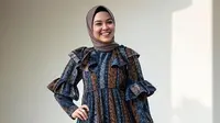 7 Model Baju Batik Lengan Ruffle Kekinian di 2025, Bantu Tampil Feminin dan Elegan