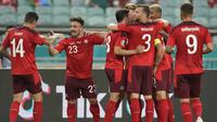 Swiss masih berpeluang menjadi 4 tim peringkat 3 terbaik usai menang 3-1 atas Turki dalam laga terakhir Grup A Euro 2020 (Euro 2021), Minggu (20/6/2021) malam WIB di Baku Olympic Stadium, Azerbaijan. Sedangkan Turki dipastikan tersingkir dengan nir poin. (Foto: AP/Pool/Darko Vojinovic)