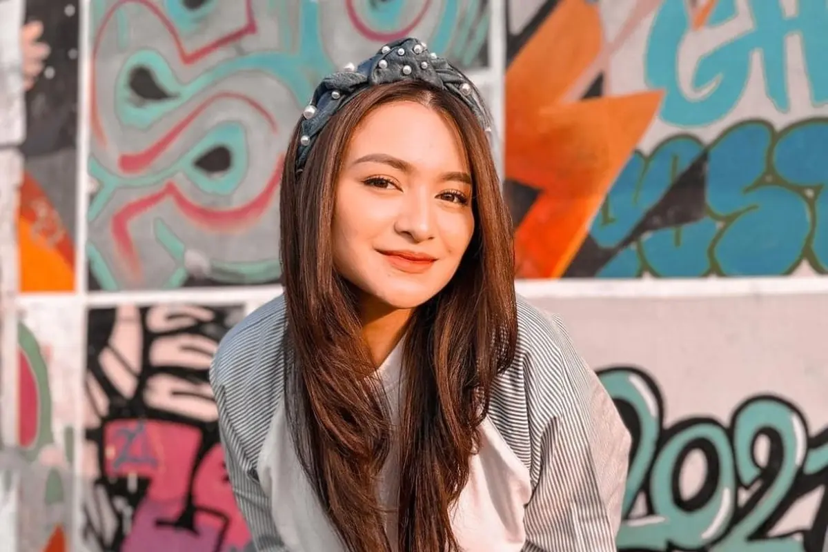 Gaya Kasual Nathalie Holscher