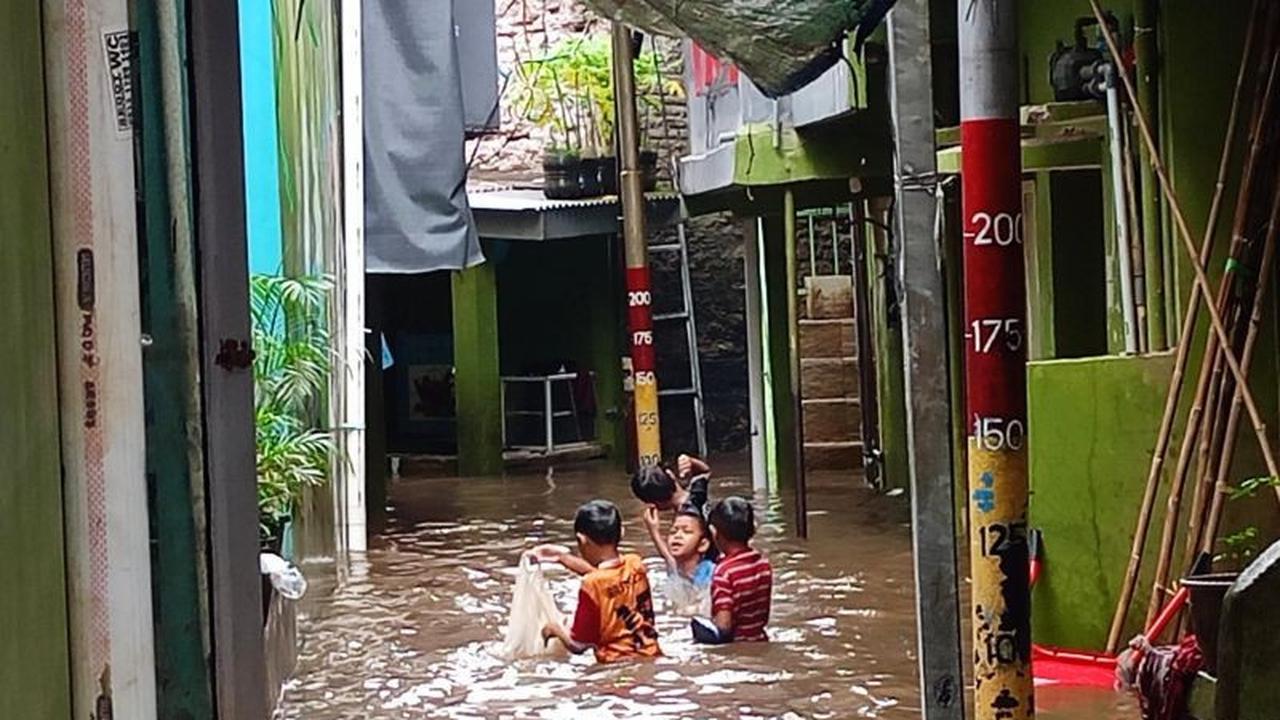 Banjir Jakarta Meluas: 63 RT dan 23 Ruas Jalan Terendam Hingga Senin Malam