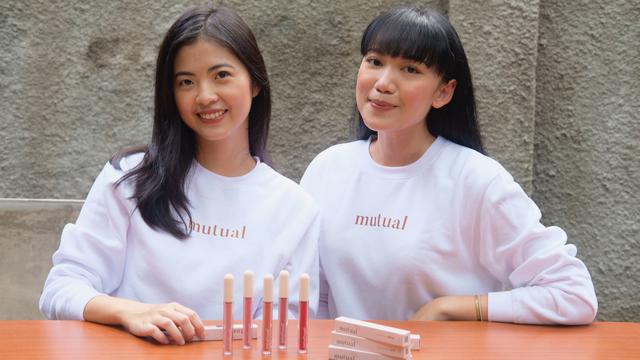 Jessica dan Erika, founder dan owner dari brand lokal Mutual Beaute, bisnis yang berawal dari mimpi yang sama
