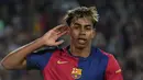 Menit ke-77, Barcelona menambah keunggulannya melalui sepakan Lamine Yamal dari skema serangan balik. (LLUIS GENE/AFP)