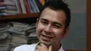 “Saya takut istri saya setres (kepikiran) nanti ASI-nya gak keluar ” kata Raffi Ahmad. (Nurwahyunan/Bintang.com)