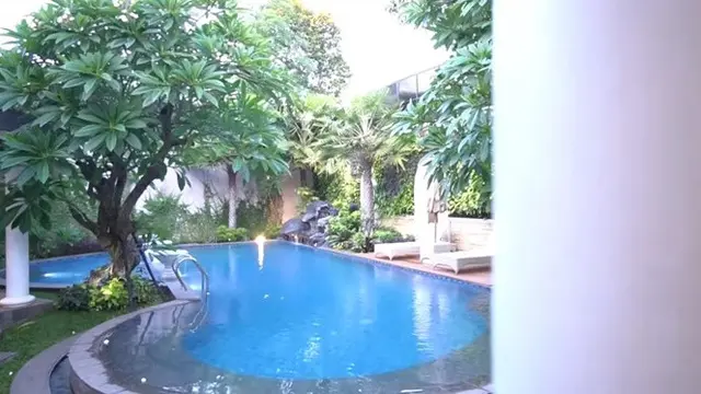 7 Penampakan Isi Rumah Mewah Andre Taulany, Berkonsep American Modern