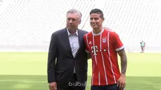 Berita video sesi foto James Rodriguez di Allianz Arena setelah tandatangan kontrak. This video presented by BallBall.