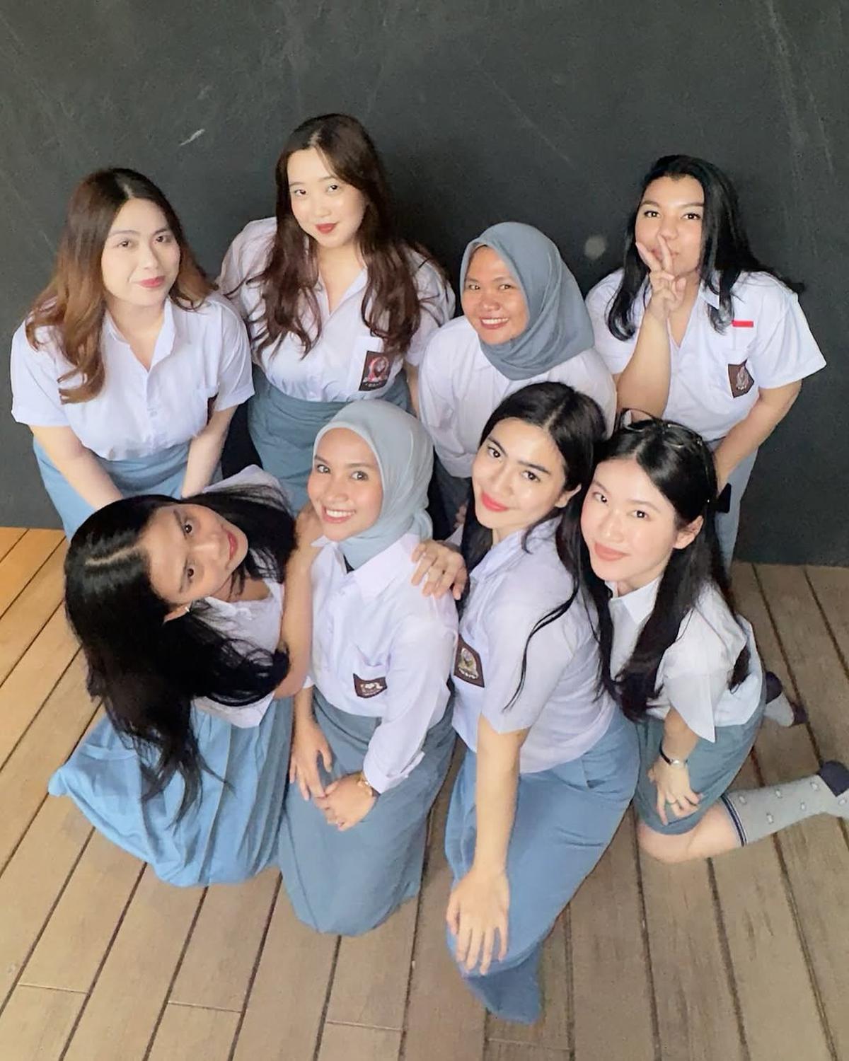 7 Potret Felicya Angelista Pakai Seragam SMA Ikut Bukber Bersama Sahabat, Masih Cocok