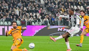 Aksi Jonathan David di pertandingan Juventus vs Pisa di pekan ke-28 Liga Italia 2025/2026 di Allianz Stadium, Minggu (08/03/2026) dini hari WIB. (Tano Pecoraro/LaPresse via AP)