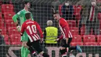 Setelah sebelumnya menyingkirkan Barcelona di babak 16 Besar Copa del Rey 2021/2022, kini giliran Real Madrid yang jadi korban Athletic Bilbao di perempatfinal, Kamis (3/2/2022). Los Blancos tersingkir 0-1 lewat gol telat Alex Berenguer di menit ke-89. (AFP/Cesar Manso)