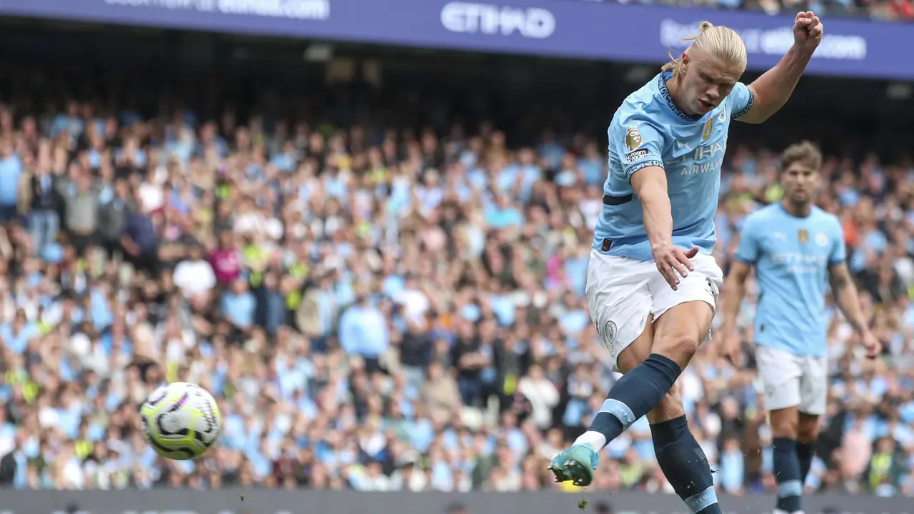 Foto: Dikejutkan Gol Kilat Brentford, Erling Haaland Ngamuk Borong 2 Gol dan Cetak Rekor