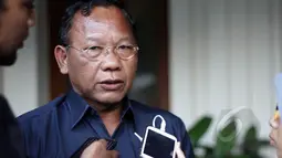 Kepala BNPT Saud Usman usai menggelar rapat tertutup di Kantor Menko Polhukam, Jakarta, Jumat (6/2/2015). Rapat tersebut ditujukkan untuk membahas kondisi keamanan di Poso, Sulawesi Tengah. (Liputan6.com/Faizal Fanani)